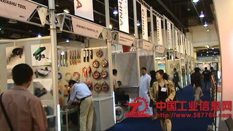 2015俄羅斯國際汽車零配件展平面設計 融合力量與創新的視覺盛宴